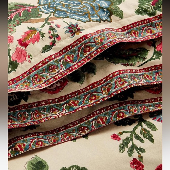 Ralph Lauren
Teagan Floral Twill Comforter - Picture 3 of 5